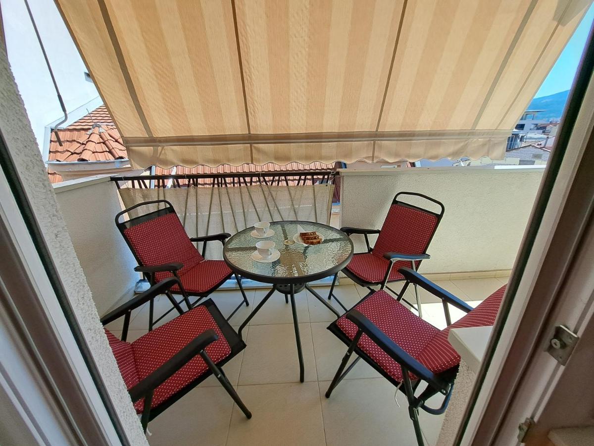 Bright Top Floor Apartment With Free Parking Скопье Экстерьер фото